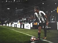 FB体育在线-新王登基，拉梅洛·鲍尔攻防两端统治，热火难阻黄蜂崛起