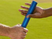 FB体育下载-赛道上的魔术师，当米切尔在F1街道赛接管比赛