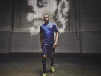 FB体育在线-快船铁蹄碾碎开拓者，戈贝尔禁区霸权宣告新时代