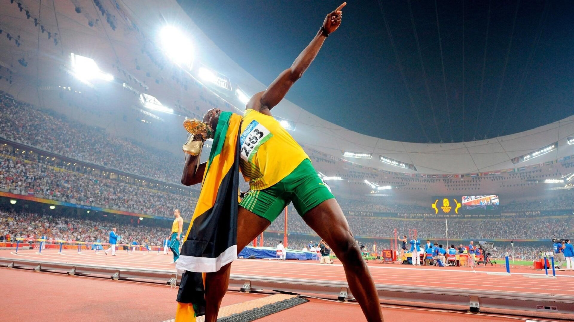 绿茵场与赛道上的唯一性，伊拉克足球的险胜与巴雷拉的F1接管时刻